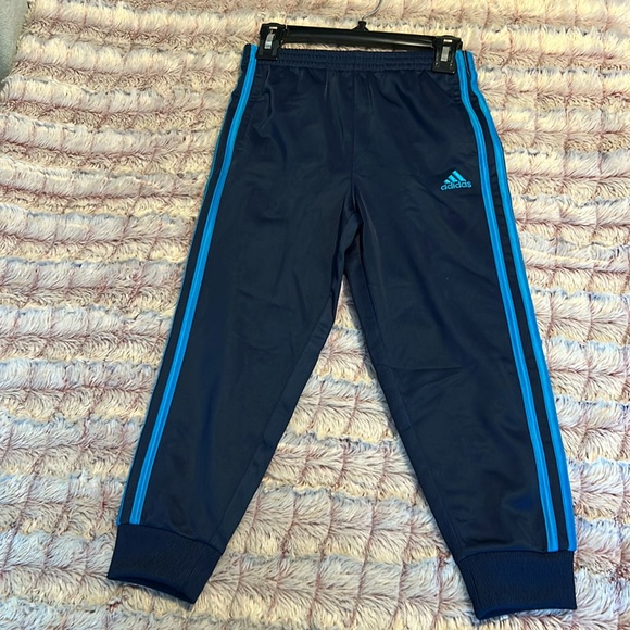ADIDAS kids joggers size 5 - Picture 1 of 5